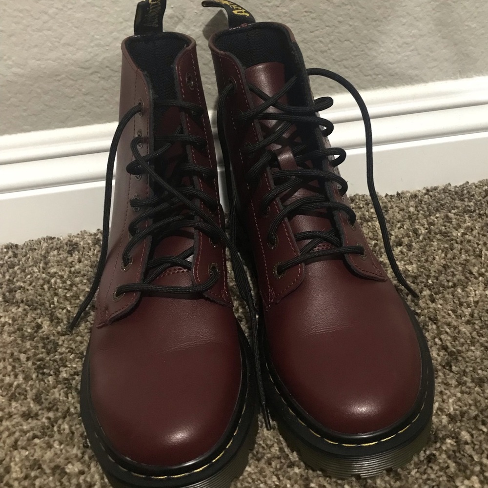 Like new Dr. Martens Size 7 US